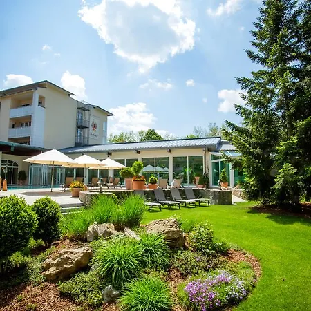 호텔 Thermenhotel Quellenhof 4*
