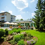 Отель Thermenhotel Quellenhof 4*