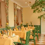 Thermenhotel Quellenhof Отель