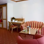 Thermenhotel Quellenhof Отель 4*