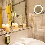 Thermenhotel Quellenhof Отель 4*