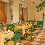 Отель Thermenhotel Quellenhof 4*