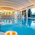 Отель Thermenhotel Quellenhof 4*