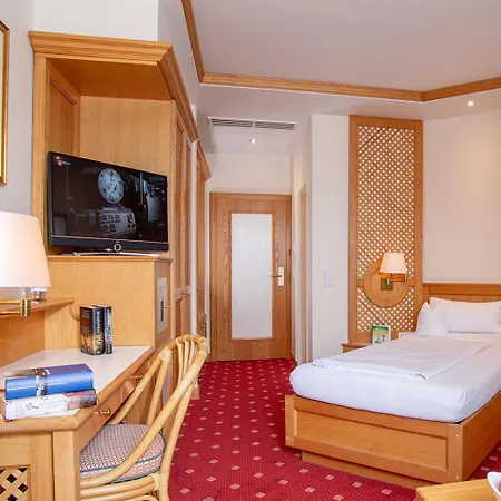 Thermenhotel Quellenhof 4*