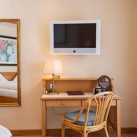 Отель Thermenhotel Quellenhof 4*