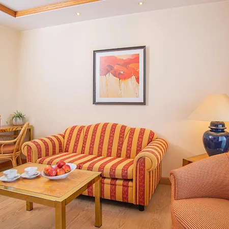 Отель Thermenhotel Quellenhof 4*